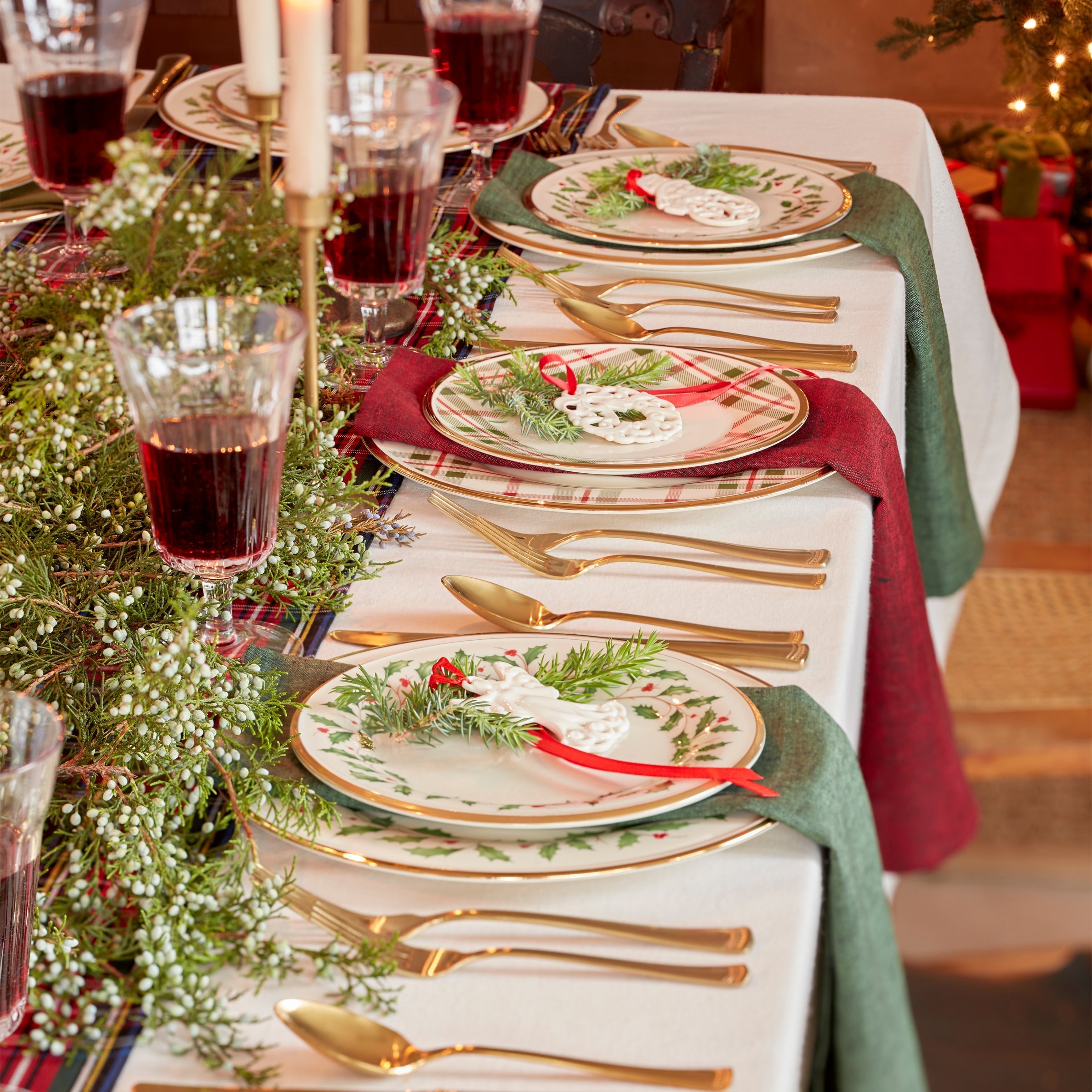 Lenox Westmore Holiday 12-Piece Plate & Mug Dinnerware Set - Image 5