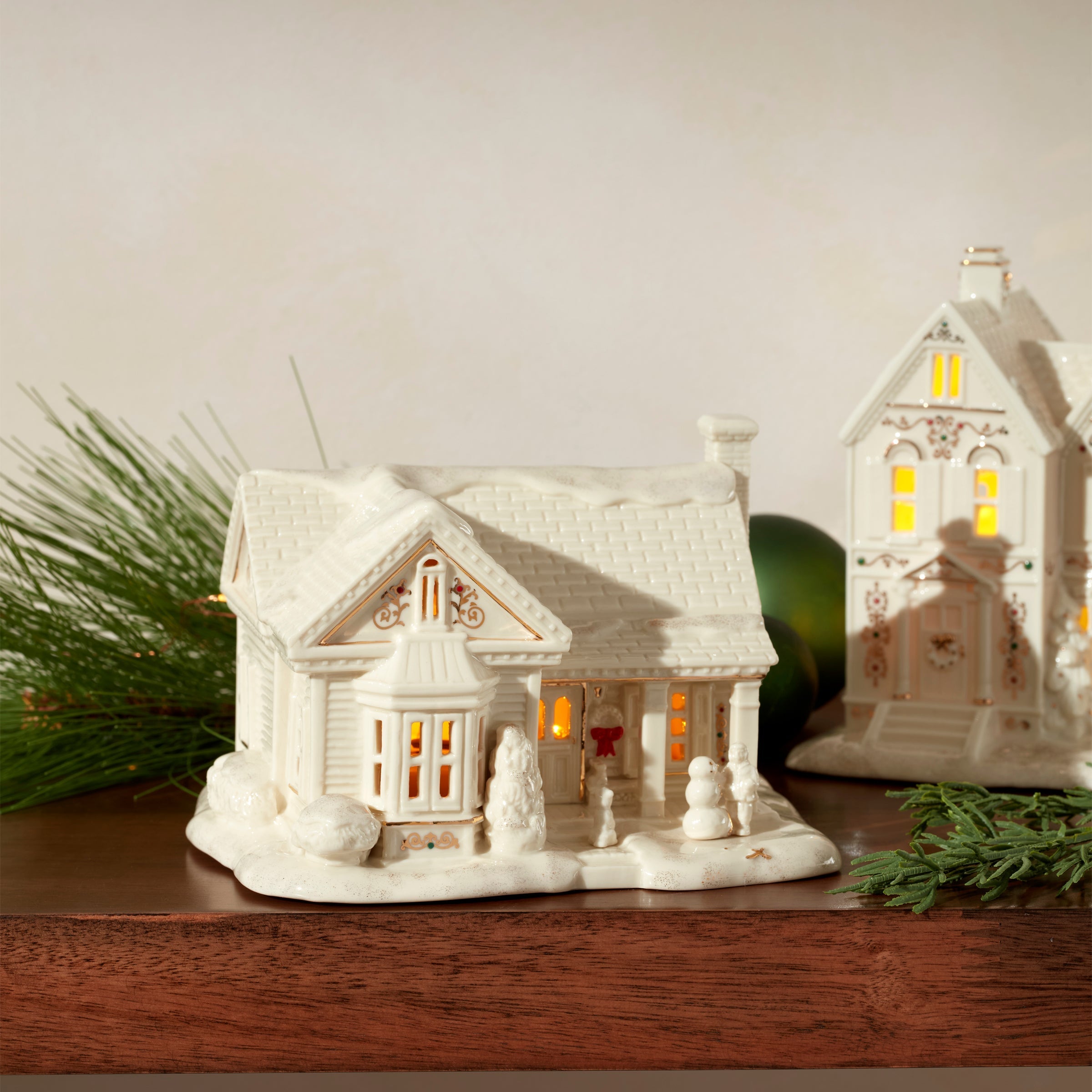 Lenox Westmore Mistletoe Park 3-Piece Lit Figurine Starter Set - Image 4