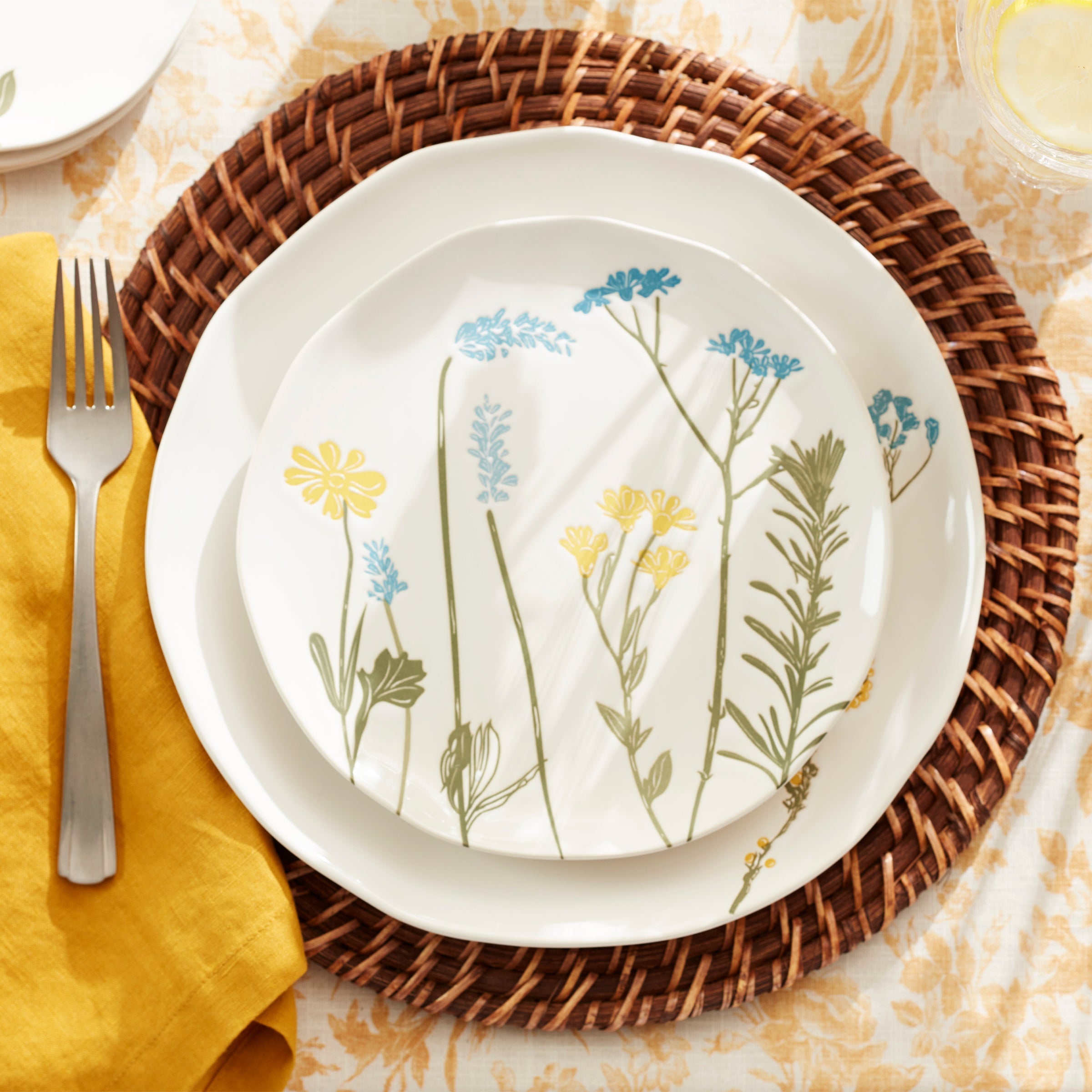 Lenox Westmore Wildflowers 16-Piece Dinnerware Set - Image 3