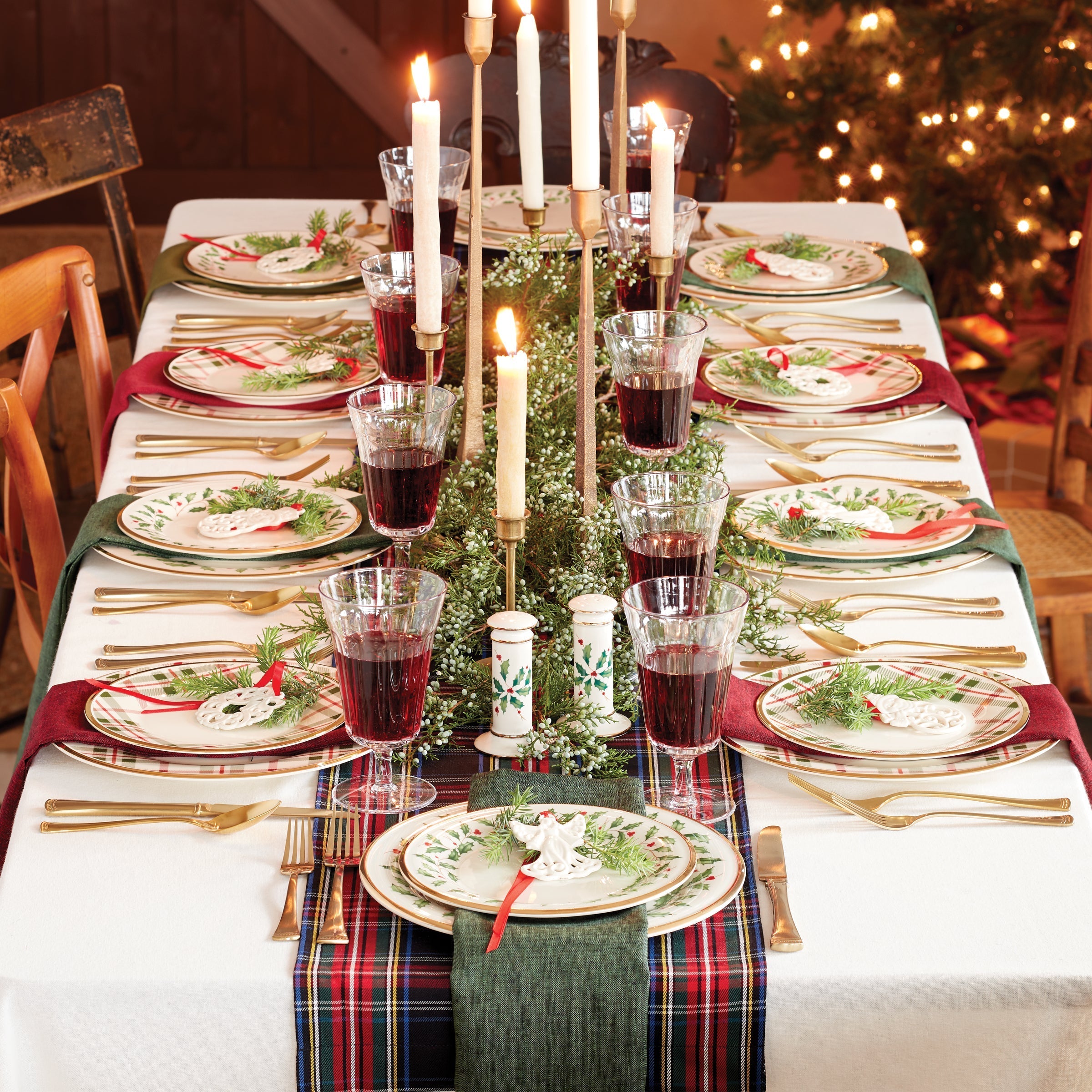Lenox Westmore Holiday 12-Piece Plate & Mug Dinnerware Set - Image 4